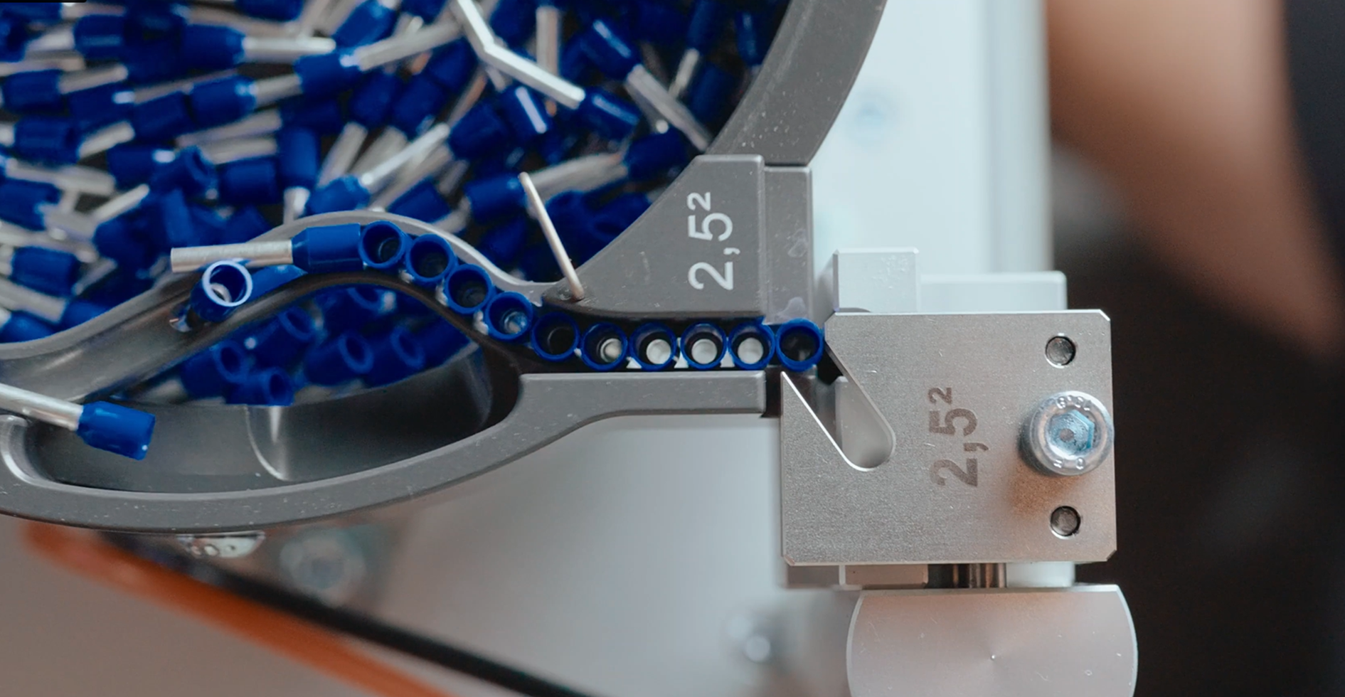 Blue wire ferrules feeding into a 2.5 mm² crimping tool