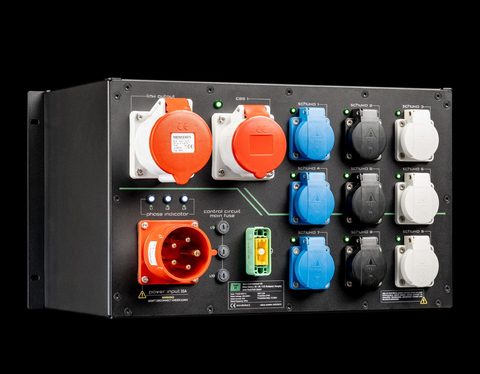 Output status LEDs above the auxiliary outputs