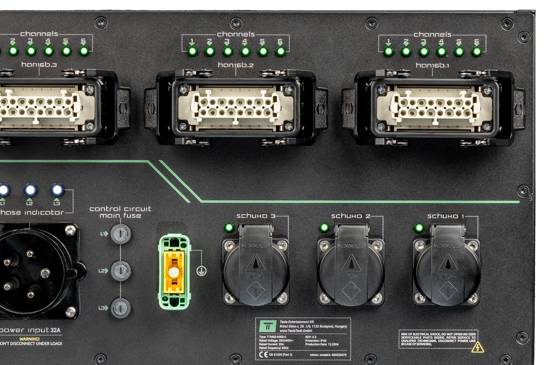 Close-up of the TTM32-002 rear panel with three HAN® 16E outputs and channel LEDs, the 32A power input and three Schuko outputs