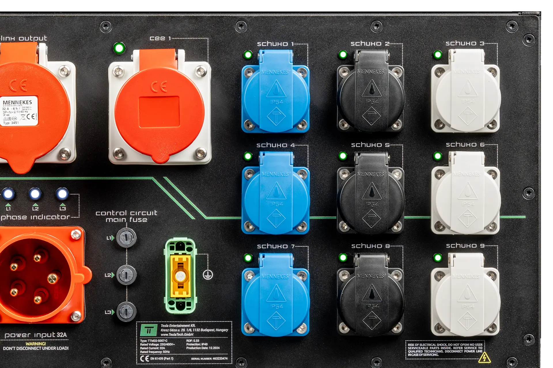 Close-up of the TTM32-003 rear panel with the looped CEE 32A link output, CEE 16A output and nine colour-coded Schuko outputs
